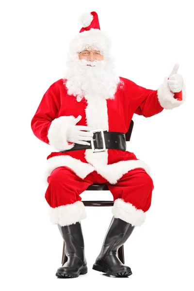 Papai Noel sentado em cadeira de madeira — Fotografia de Stock