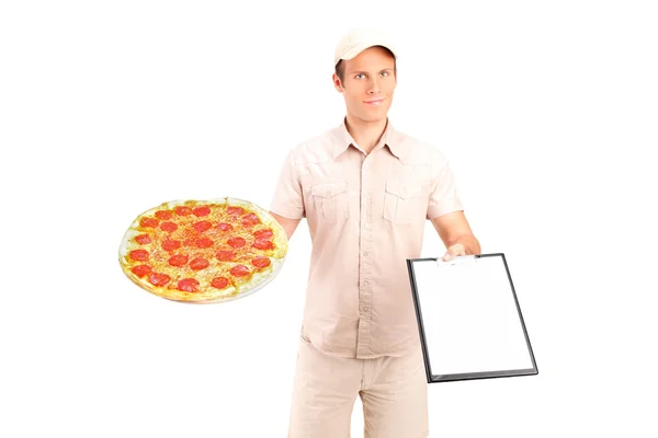 Junge liefert Pizza aus — Stockfoto