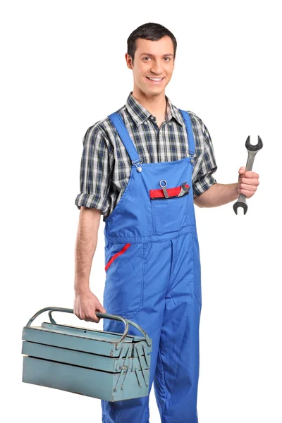 Reparador sosteniendo caja de herramientas y llave inglesa — Foto de Stock