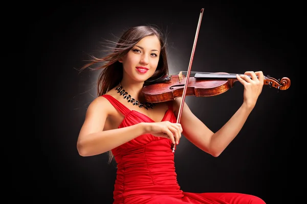 Kvinna som spelar fiol — Stockfoto