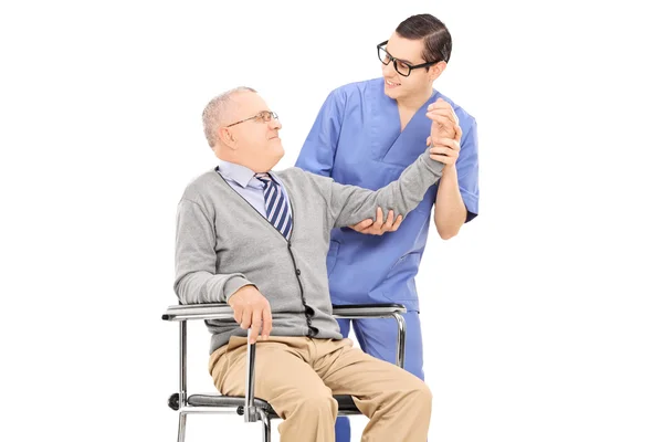 Physiotherapist doing a physical exam — Stock Photo, Image