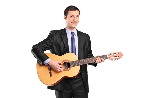 Hombre tocando la guitarra acústica — Foto de Stock