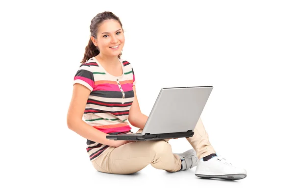 Teenager doing homework on laptop — Stock Photo, Image