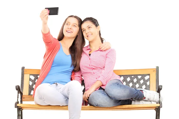 Girls taking picture of themselves — Stock Photo, Image