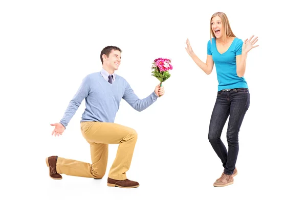 Masculino com buquê de flores — Fotografia de Stock