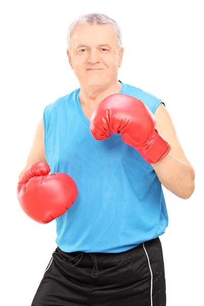Masculino treinador de boxe segurando guarda — Fotografia de Stock
