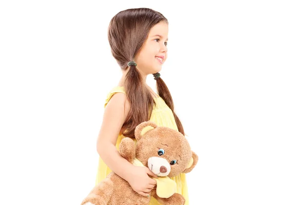 Kind hält Teddybär — Stockfoto