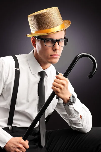 Man with hat holding cane — Stock Photo, Image