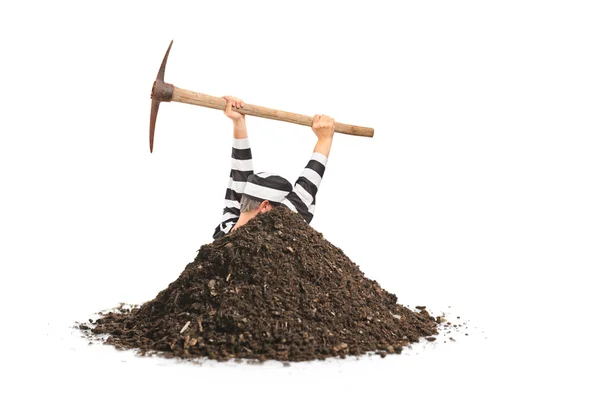 Prisoner digging hole — Stock Photo, Image