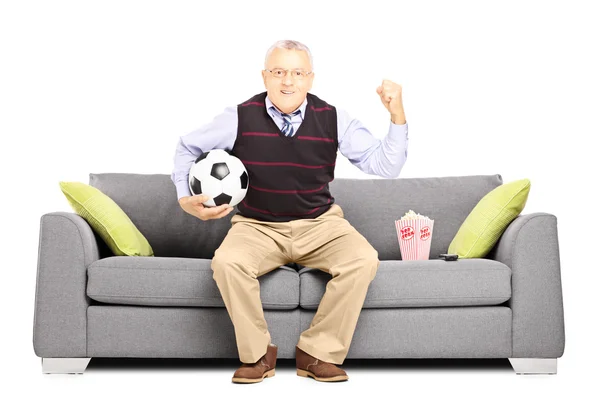 Deporte ventilador celebración pelota de fútbol — Foto de Stock