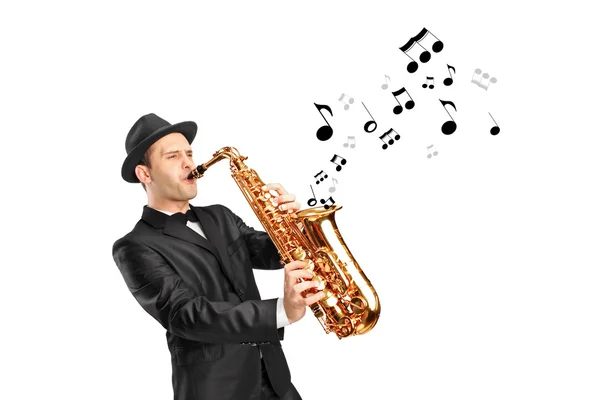 Человек, играющий на саксофоне — стоковое фото