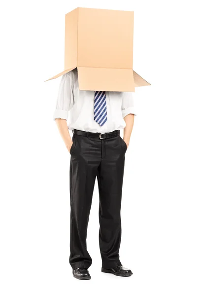 Hombre con caja de cartón en la cabeza —  Fotos de Stock