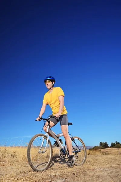 Bicicleta cavaleiro andar de bicicleta — Fotografia de Stock