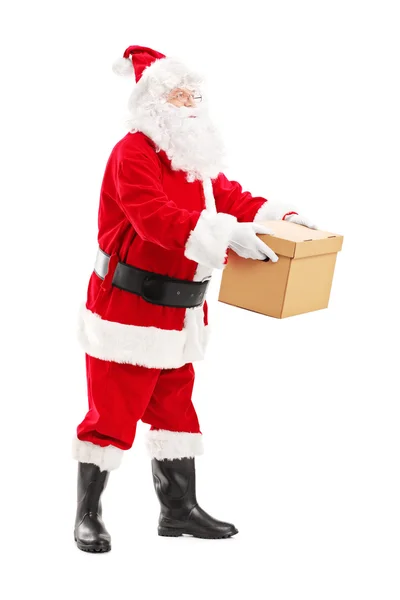Άγιος Βασίλης δίνοντας κουτί σε κάποιον — Φωτογραφία Αρχείου