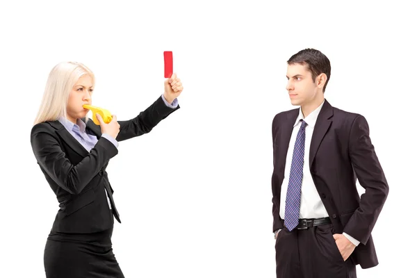 Mujer mostrando tarjeta roja a hombre de negocios —  Fotos de Stock