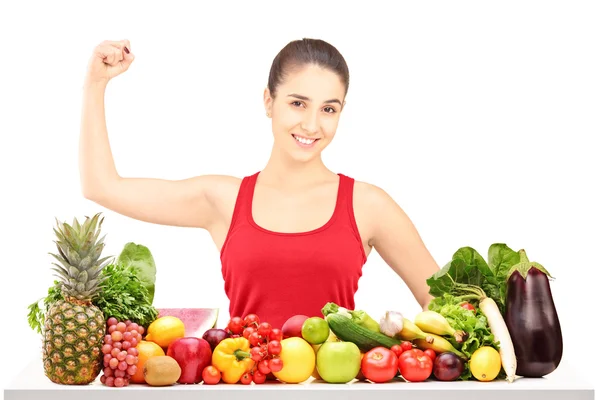 Weibchen zeigen Muskeln — Stockfoto