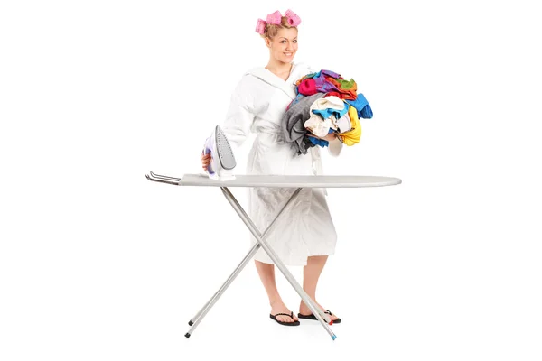 Mujer en albornoz preparándose para planchar — Foto de Stock