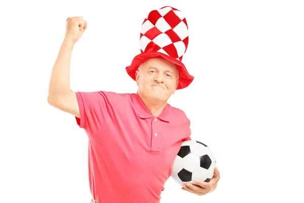 Tifoso sportivo con cappello che tiene palla — Foto Stock