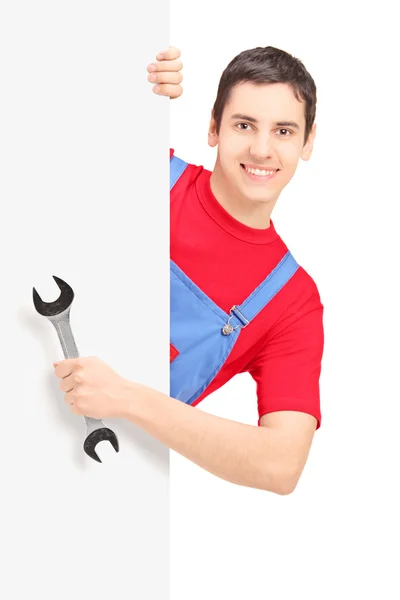 Reparador con llave inglesa — Foto de Stock