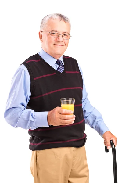 Muž držení sklenice džusu — Stock fotografie