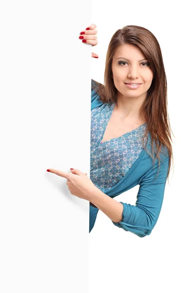 Flickan pekar på vit panel — Stockfoto