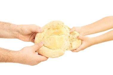 adam ve çocuk ekmek kırma