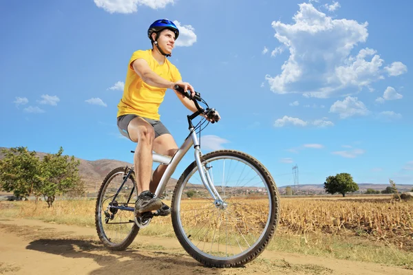Motosiklet binme dağ bisikleti — Stok fotoğraf