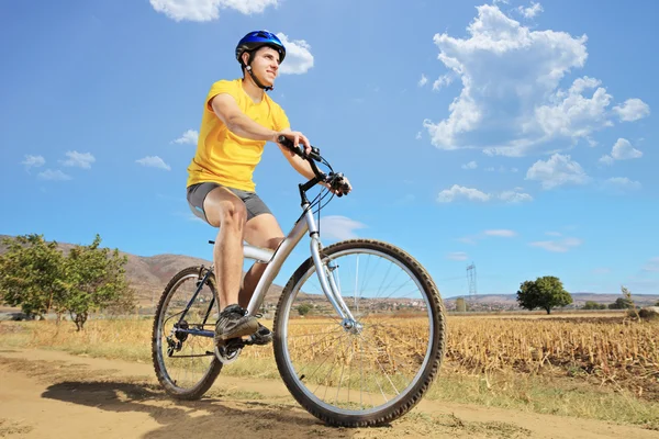 Biker riding mountain bike — Stock Photo, Image