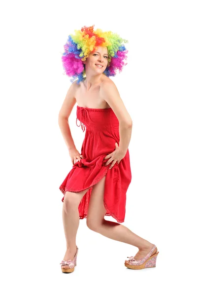 Donna in parrucca arcobaleno clown — Foto Stock