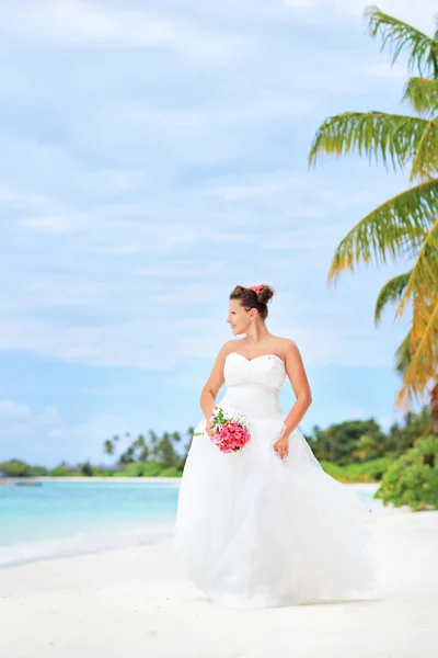 Bruden på stranden — Stockfoto