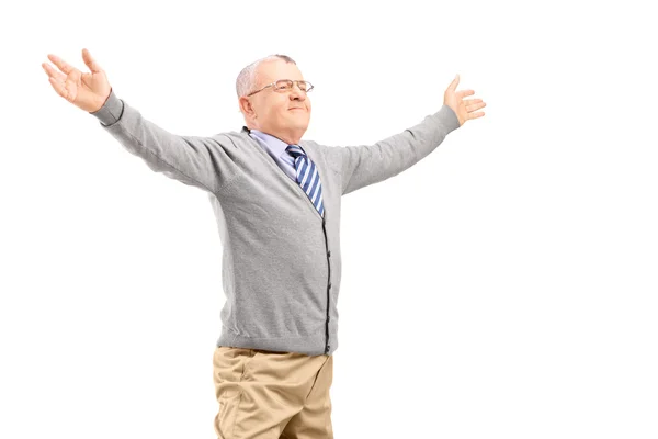 Hombre de mediana edad extendiendo brazos — Foto de Stock