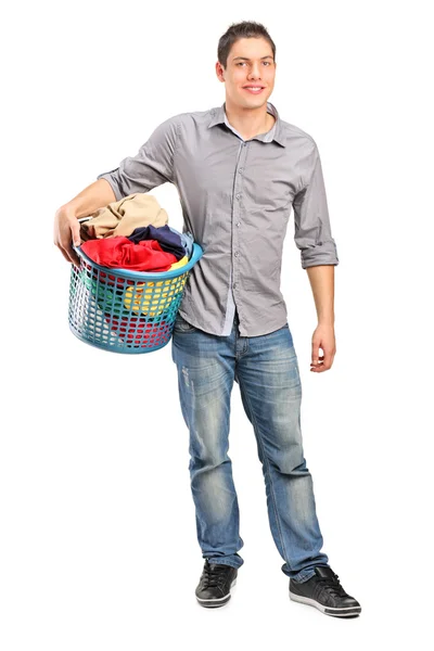 Muž držící nákupní košík — Stock fotografie