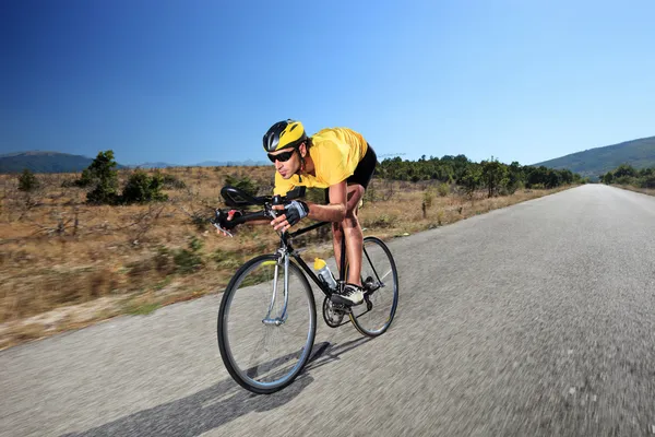 bisikletçi binicilik bisiklet yolu üzerinde