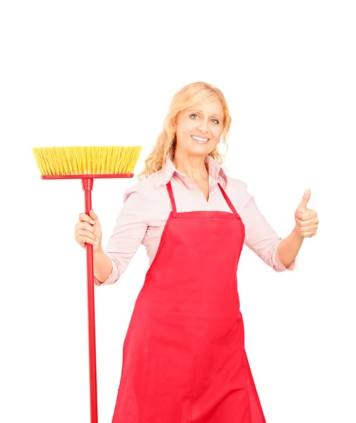 Kvinnliga cleaner ger tummen upp — Stockfoto