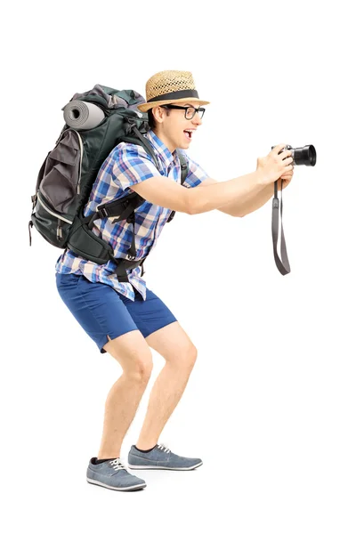 Turista masculino tomando fotos — Foto de Stock