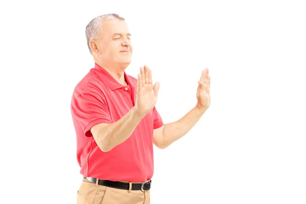 Hombre maduro meditando — Foto de Stock