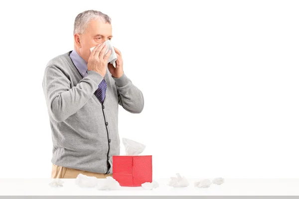 Man blowing nose — Stock Photo, Image