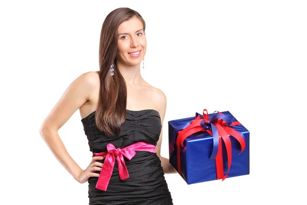 Mujer sosteniendo regalo — Foto de Stock