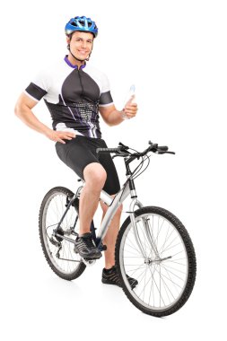 mannelijke biker op fiets zit