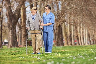 tıbbi profesyonel yardım kıdemli Park