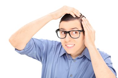 genç adam onun saç yapma