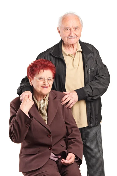 Casal de idosos posando juntos — Fotografia de Stock