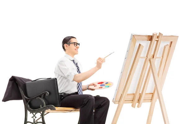 Homem de negócios pintura sobre tela — Fotografia de Stock