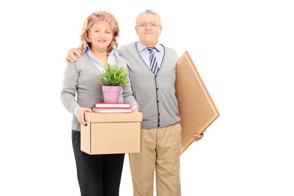 Ouder paar met Verhuisdozen — Stockfoto