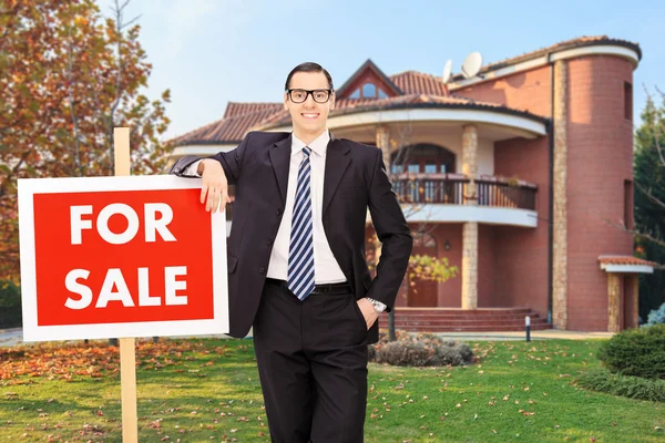 Realtor advertising house for sale — Stock Photo, Image