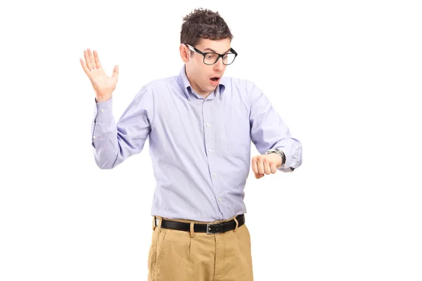 Hombre mirando la hora — Foto de Stock