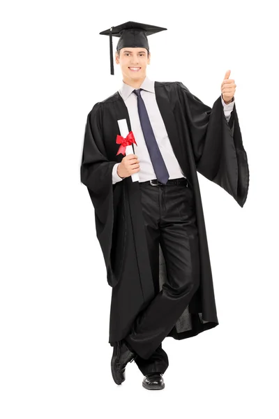 Hombre graduado dando pulgar hacia arriba — Foto de Stock