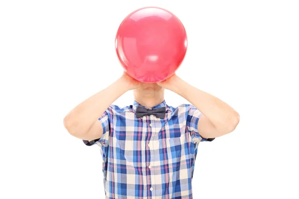 Człowiek dmuchanie balon — Zdjęcie stockowe