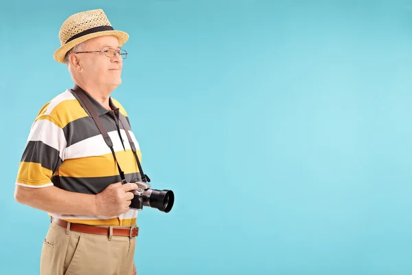 Senior gentleman with camera — Stock Photo, Image