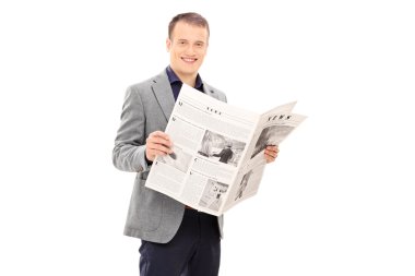 zarif genç adam okuma gazete